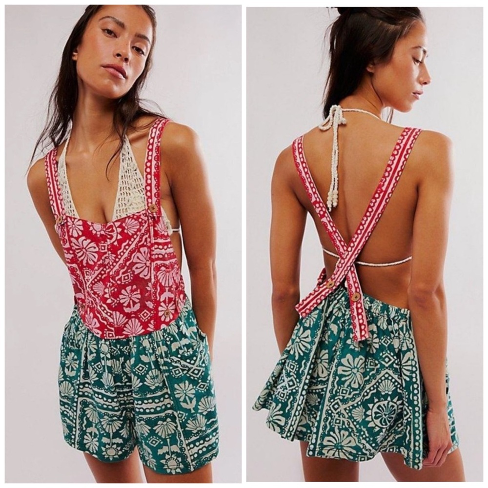 Free People Palm Bay Red Green Holiday Floral Patterned Overalls Shorts Romper M
